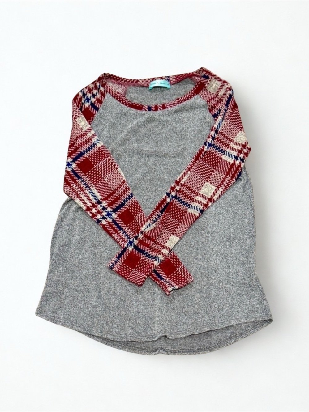 NWOT Chris & Carol Gray Baseball Style Top with Red Plaid Collar & Sleeves. M.